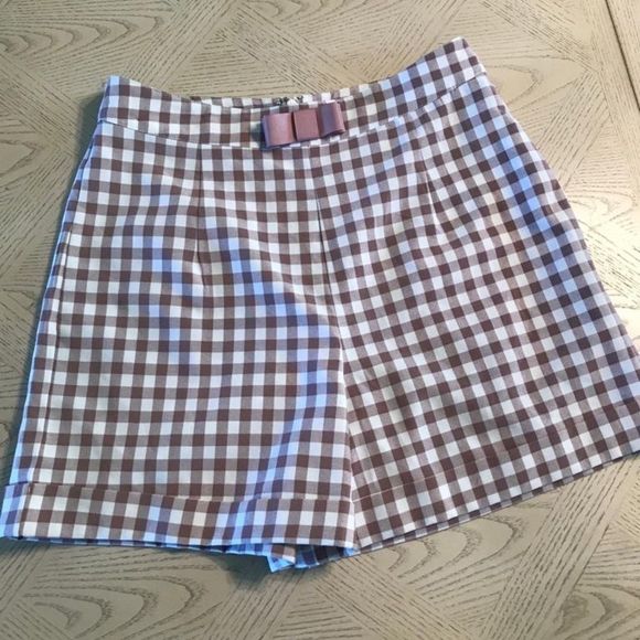 Adorable Gingham short with a bow size Small  - Picture 1 of 7